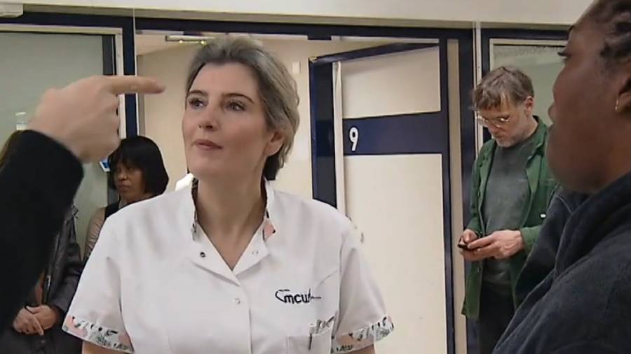 Tina de Bruin op de set.